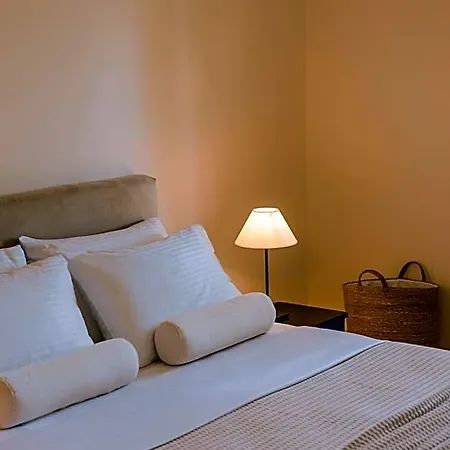 فندق Theros Retreat 4*