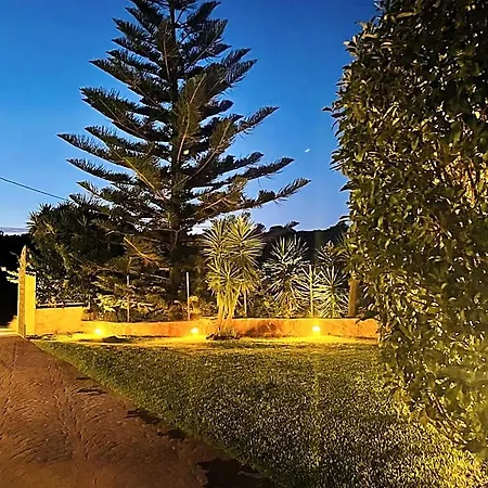 فندق Theros Retreat 4*