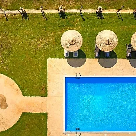 فندق Theros Retreat 4*